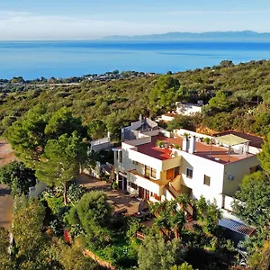 Bella Salmagi - Surya Sardinia Holidays & Yoga Couette-café